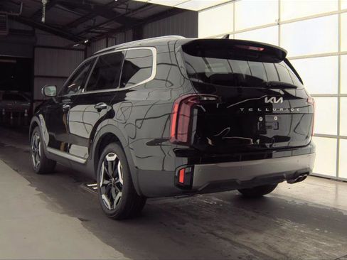 Used 2025 Kia Telluride S image 9