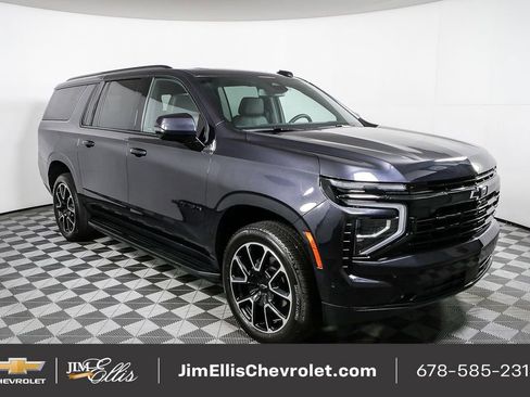 Used 2025 Chevrolet Suburban RST w/ Comfort Package image 28