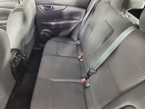 Used 2022 Nissan Rogue Sport S image 12