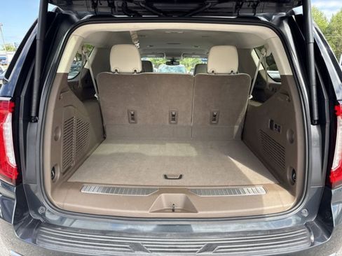 Used 2022 GMC Yukon XL Denali RWD image 40