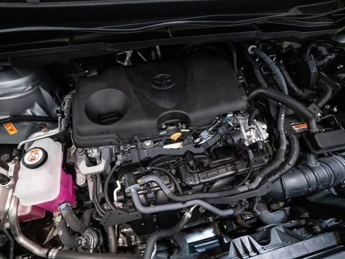 Certified 2025 Toyota Sienna XLE FWD image 13