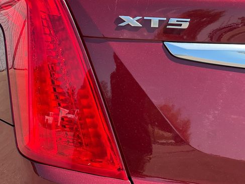 Used 2018 Cadillac XT5 Premium Luxury AWD/4WD image 24
