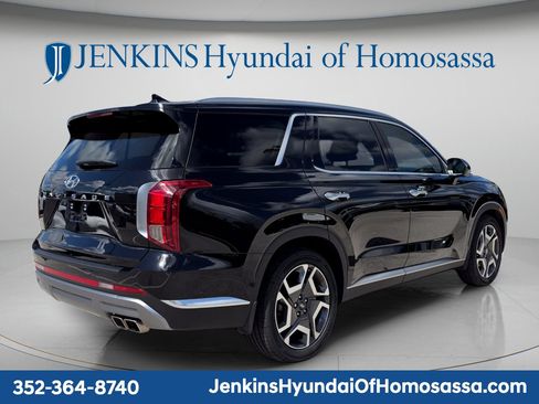 Used 2024 Hyundai Palisade Limited FWD image 3