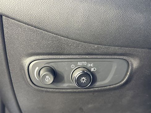 Used 2022 Chevrolet Equinox LT image 24