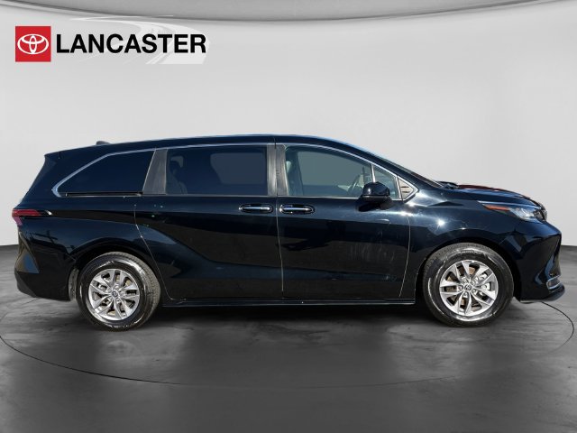 Certified 2022 Toyota Sienna XLE FWD image 8
