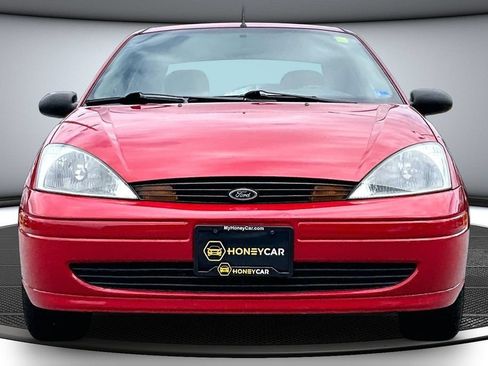 Used 2001 Ford Focus SE FWD image 2