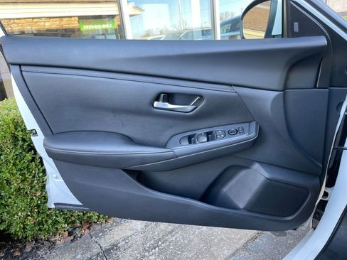 Used 2025 Nissan Sentra SV image 18