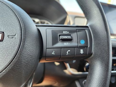 Used 2023 Nissan Rogue SV image 17