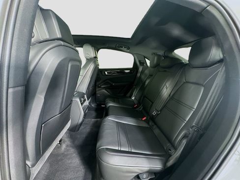 Certified 2022 Porsche Cayenne Coupe image 24