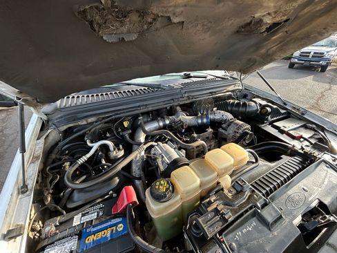 Used 1999 Ford F250 XLT image 9