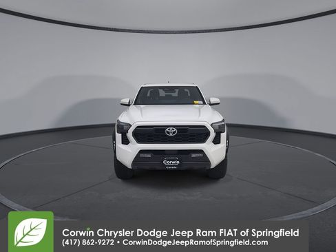 Used 2024 Toyota Tacoma TRD Off-Road image 5