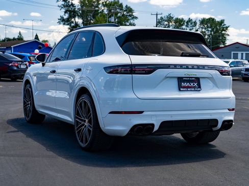 Used 2019 Porsche Cayenne E-Hybrid AWD/4WD image 14