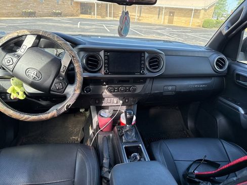 Used 2021 Toyota Tacoma TRD Off-Road w/ Technology Package RWD image 7