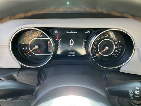 Used 2022 Jeep Wrangler Unlimited Sahara image 35