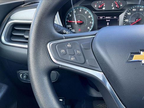 Used 2018 Chevrolet Equinox LS FWD image 18