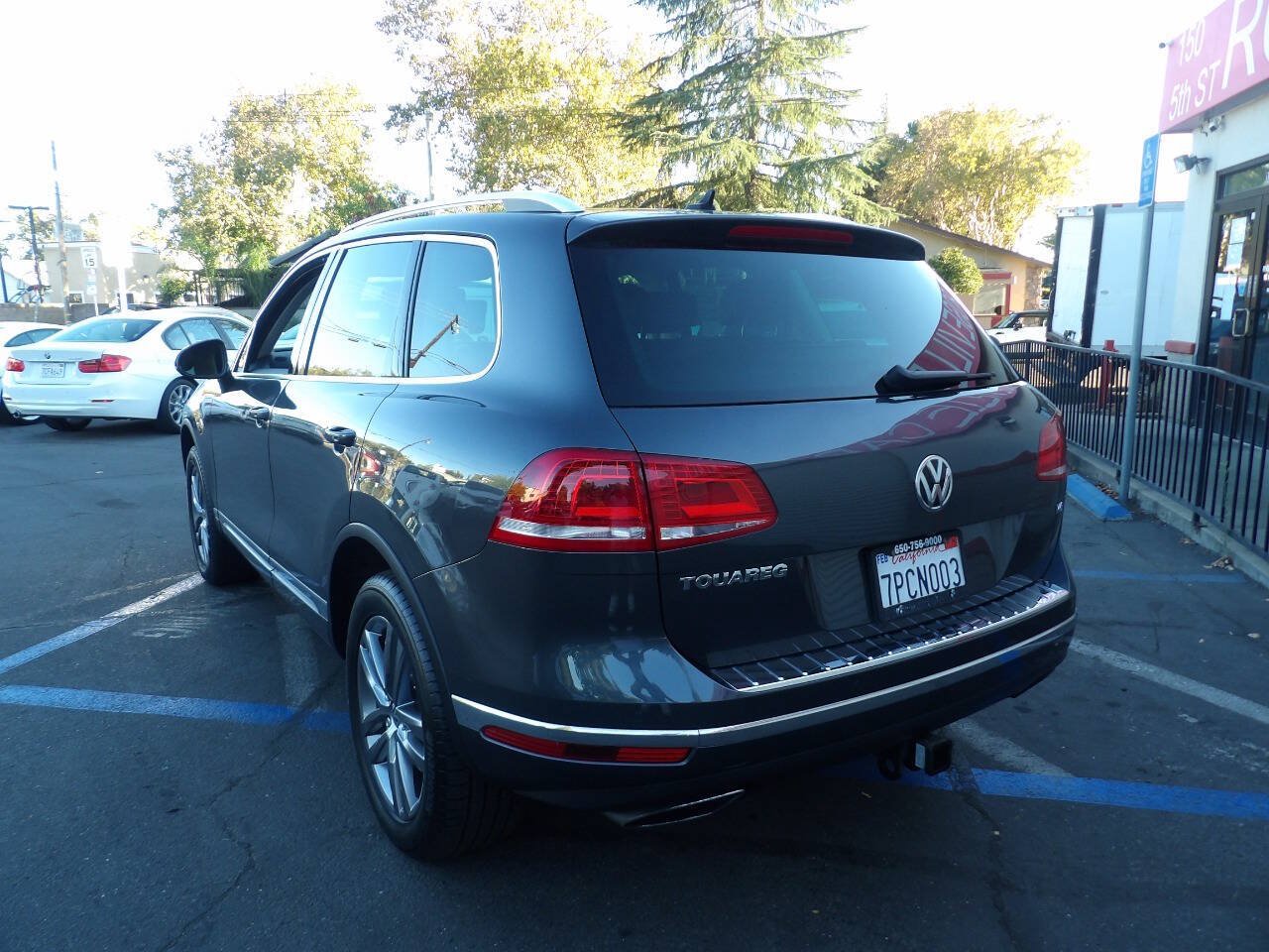 Used 2016 Volkswagen Touareg VR6 AWD/4WD image 4