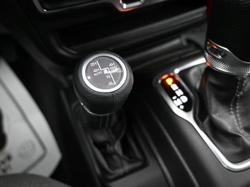 Used 2025 Jeep Wrangler Unlimited Sahara AWD/4WD image 23