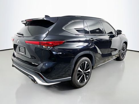 Used 2022 Toyota Highlander XSE image 4