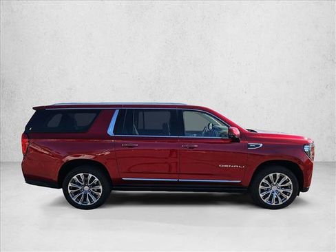 Used 2021 GMC Yukon XL Denali w/ Denali Premium Package AWD/4WD image 4
