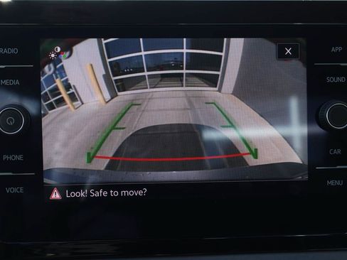 Used 2025 Volkswagen Jetta SE FWD image 17