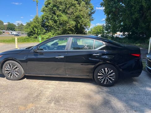 Used 2025 Nissan Altima 2.5 SV FWD image 10