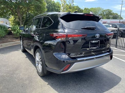 Certified 2025 Toyota Highlander Platinum AWD/4WD image 6