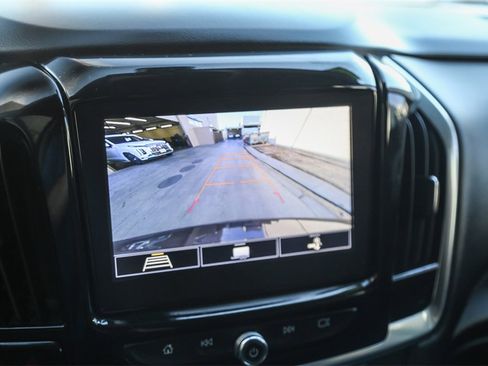 Used 2020 Chevrolet Traverse LT image 24