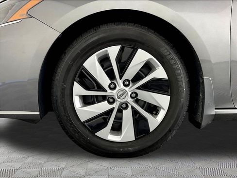 Used 2024 Nissan Altima 2.5 S FWD image 30