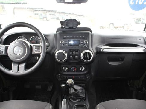 Used 2015 Jeep Wrangler Unlimited Rubicon w/ Connectivity Group image 23