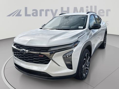 New 2026 Chevrolet Trax RS w/ Driver Confidence Package FWD image 3