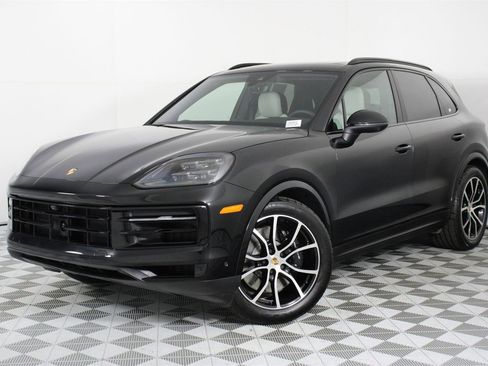 Used 2025 Porsche Cayenne S image 35