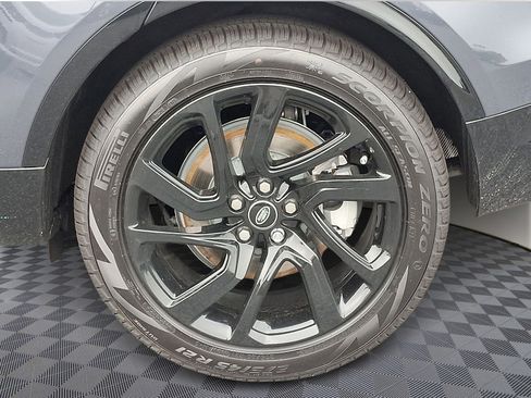 New 2025 Land Rover Discovery Dynamic SE image 7