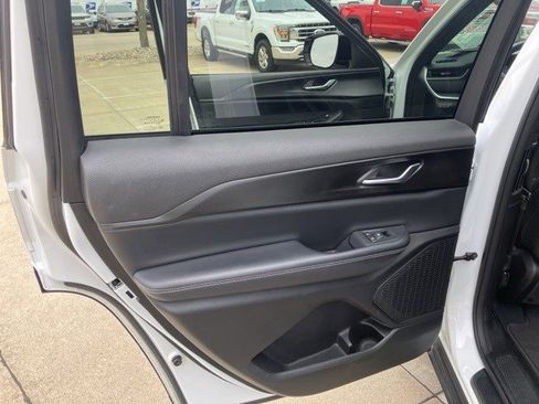 Certified 2023 Jeep Grand Cherokee L Laredo image 22