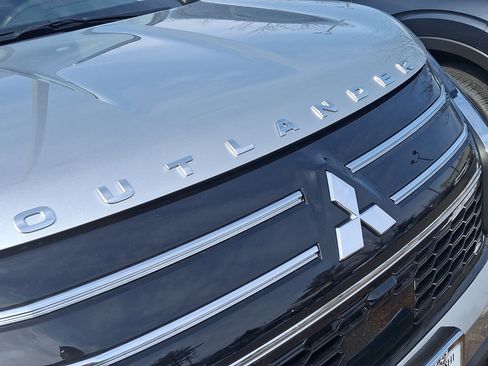 New 2026 Mitsubishi Outlander ES image 5