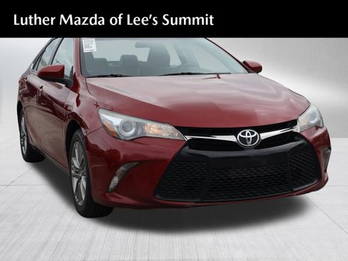 Used 2017 Toyota Camry SE FWD image 1