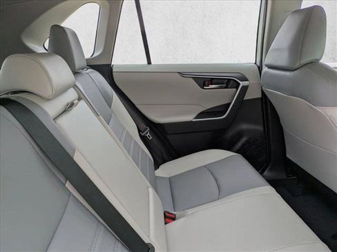 Used 2023 Toyota RAV4 XLE Premium image 20