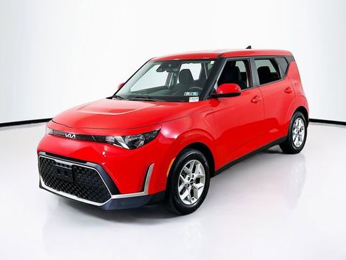 Used 2023 Kia Soul LX w/ LX Technology Package FWD image 3