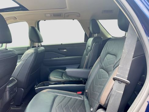 Used 2022 Nissan Pathfinder Platinum w/ Cargo Package FWD image 25