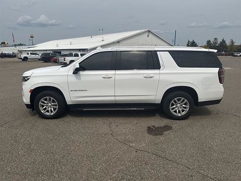 Used 2022 Chevrolet Suburban LT AWD/4WD image 24
