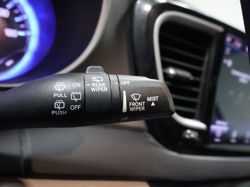 Certified 2022 Chrysler Pacifica Touring-L image 36