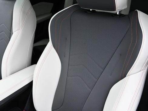 Certified 2025 BMW X2 xDrive28i image 10