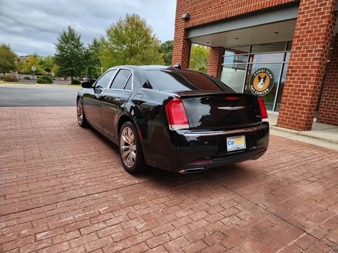 Used 2017 Chrysler 300 C w/ Safetytec Plus Group image 4