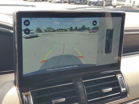 Certified 2024 Lincoln Navigator Reserve AWD/4WD image 17