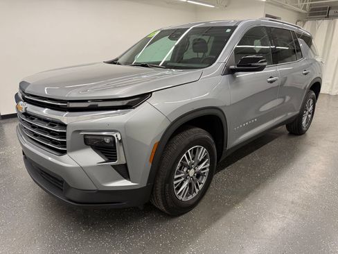 Used 2026 Chevrolet Traverse LT AWD/4WD image 4