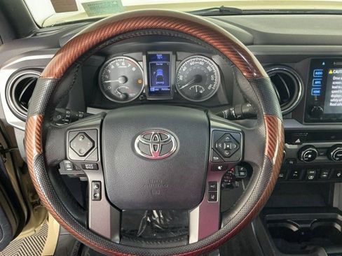 Used 2018 Toyota Tacoma TRD Off-Road image 15