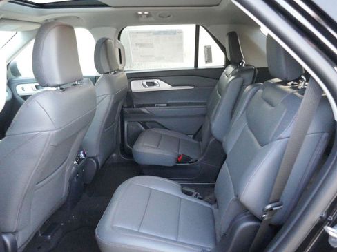 New 2026 Ford Explorer Active w/ Active Comfort Package AWD/4WD image 13
