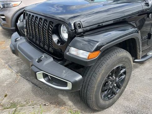 Used 2022 Jeep Gladiator Sport AWD/4WD image 9