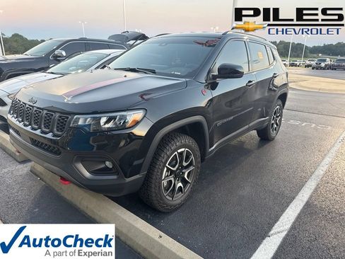 Used 2026 Jeep Compass Trailhawk AWD/4WD image 1