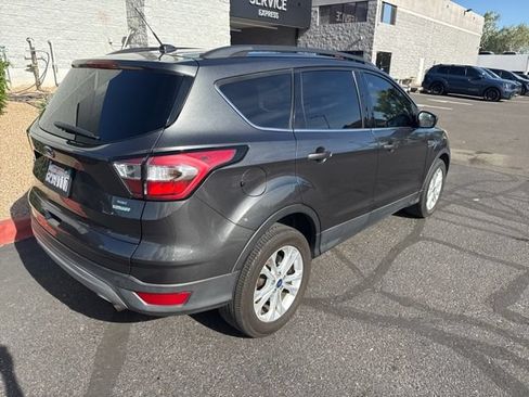 Used 2018 Ford Escape SE FWD image 4