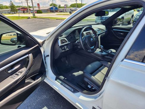 Used 2018 BMW 330i xDrive Sedan w/ Convenience Package image 9
